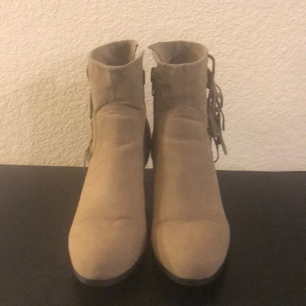 Boots - Picture 2 of 3